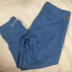Blue athletic spandex capris leggings