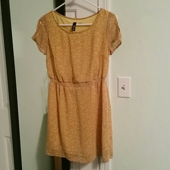 Flowered yellow summer dress