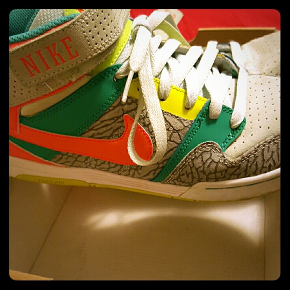 Final Reduced Women Nike sneakers !