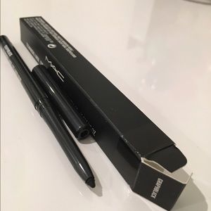 NEW MAC COSMETICS- graphblack eyeliner