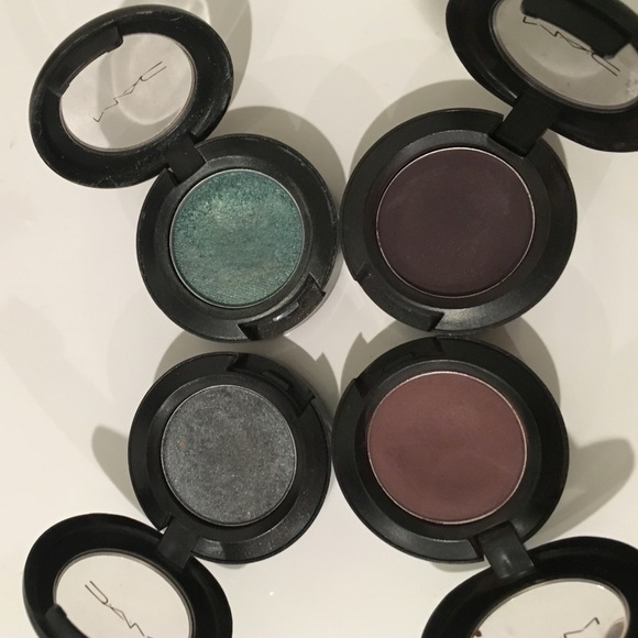 Set of MAC COSMETICS eyeshadows