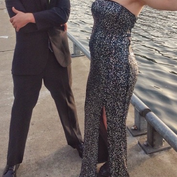 Black and silver sequin prom dress - Picture 2 of 3