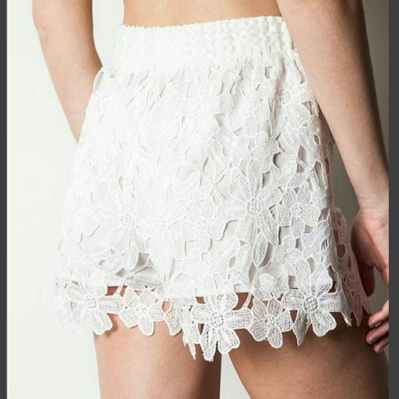 Summer Blowout Rachelle Shorts - Picture 2 of 3