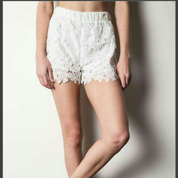 Summer Blowout Rachelle Shorts - Picture 3 of 3