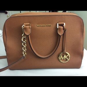 Micheal Kors large Cindy satchel