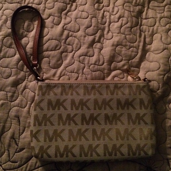 MK Handbag - Picture 2 of 4