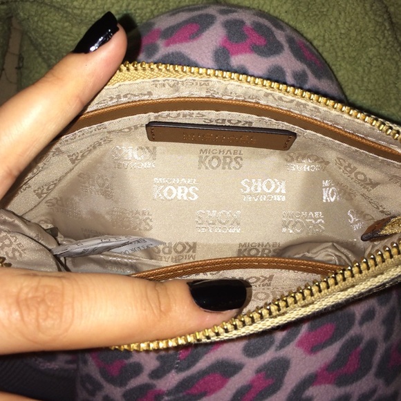 MK Handbag - Picture 3 of 4