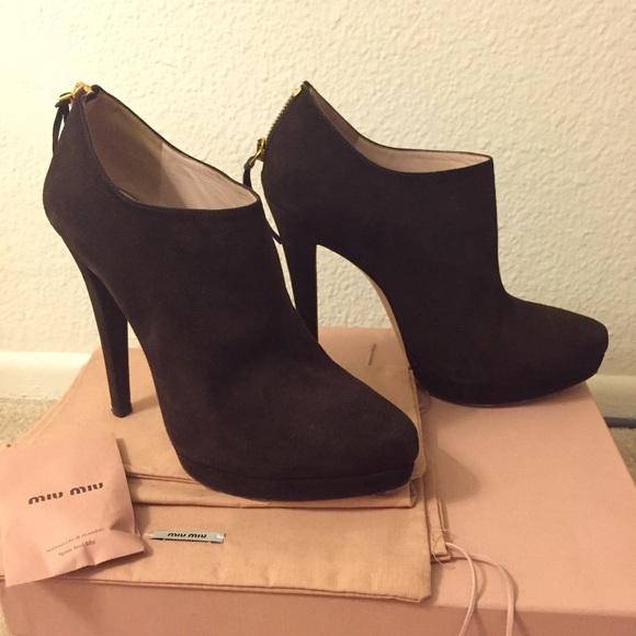 EUC! Chocolate brown suede Miu Miu boots sz 38