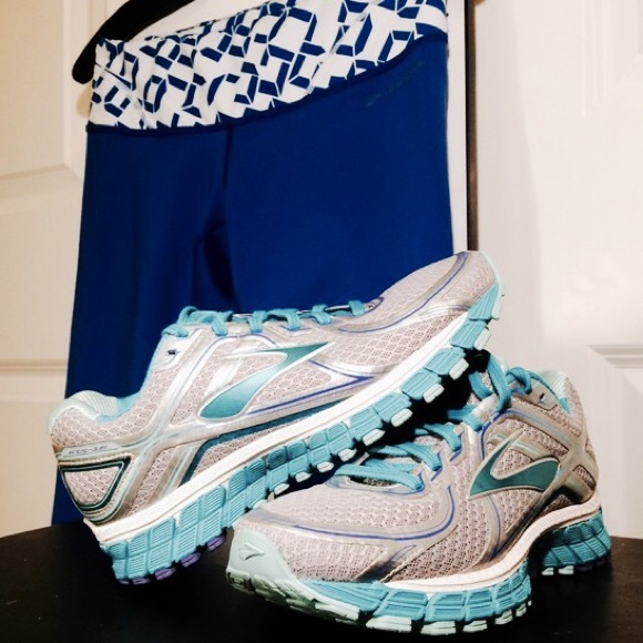 Adrenaline GTS 16 Running Shoes