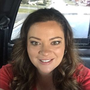 Meet your Posher, Leona