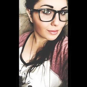 Meet your Posher, Eliza