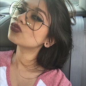 Meet your Posher, Helen