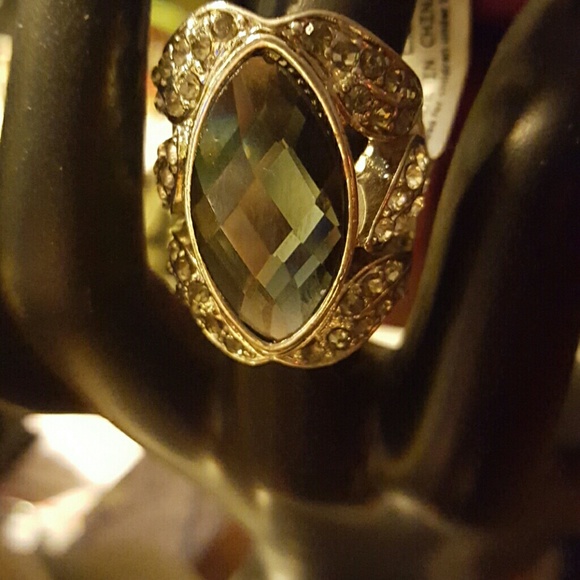 RSVP FASHION RING SIZE 7 NWT SPARKLES!