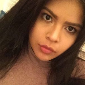 Meet your Posher, Lora