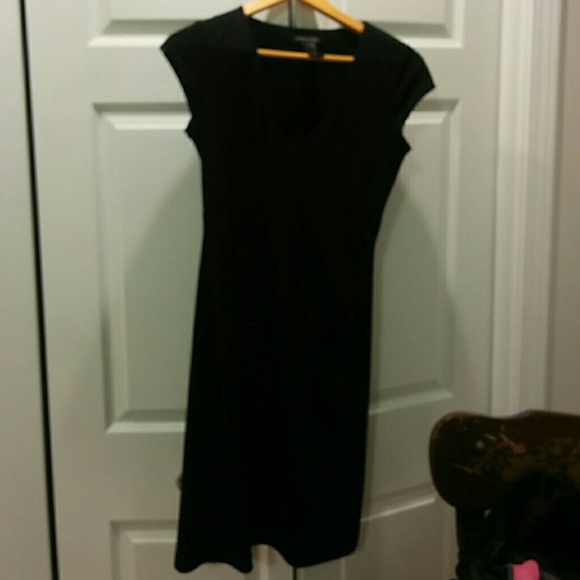Kenneth Cole New York v-neck black dress