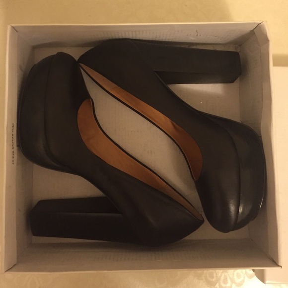 Steve Madden Black Leather Platform Pumps sz 8