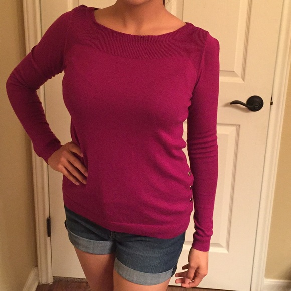 🚫SOLD IN BUNDLE!🚫Pink sweater with button detail - Picture 2 of 4