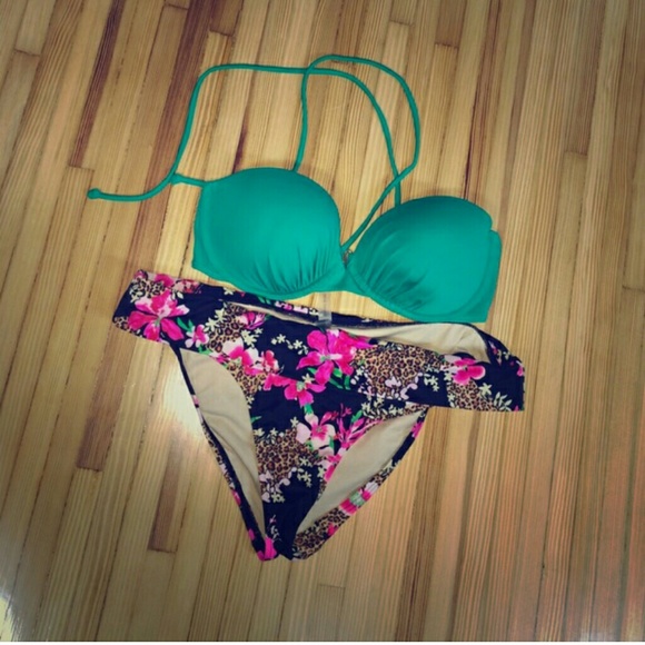 ❌SOLD ON OTHER SITE ❌Victoria Secret Two Piece - Picture 1 of 4