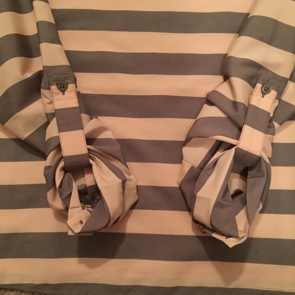 🚫BUNDLED!🚫 Super cute striped blush/grey blouse - Picture 2 of 4