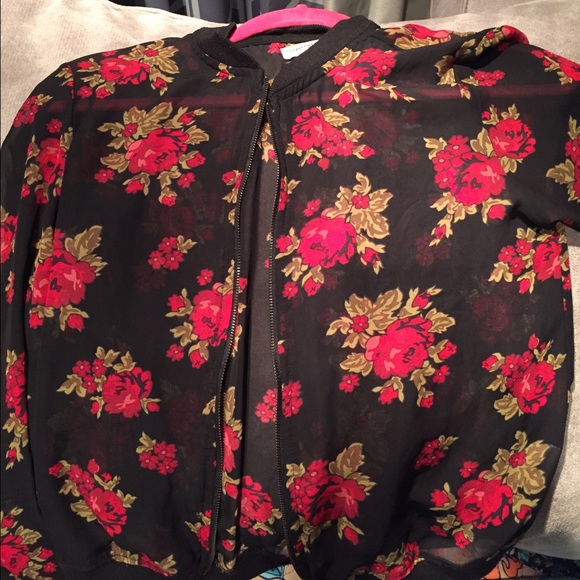 Cute sheer black with floral print.. - Picture 4 of 4