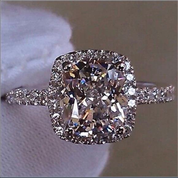 White sapphire 925 silver filled ring size 6
