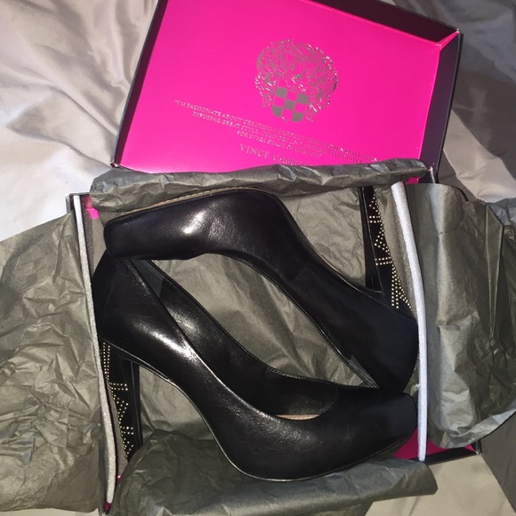 Vince Camuto pumps stud detail heel - Picture 3 of 6