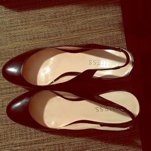 REDUCED GUESS Sling back platform pumps