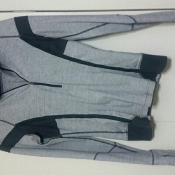 SOLD--Lululemon pullover, size 6 - Picture 3 of 3