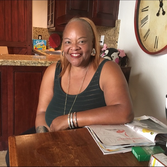 Meet your Posher, Mona - Picture 2 of 8