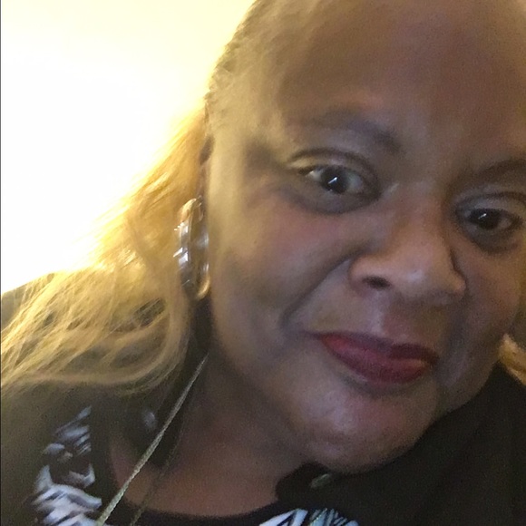 Meet your Posher, Mona - Picture 3 of 8