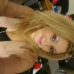 Meet your Posher, Isaura