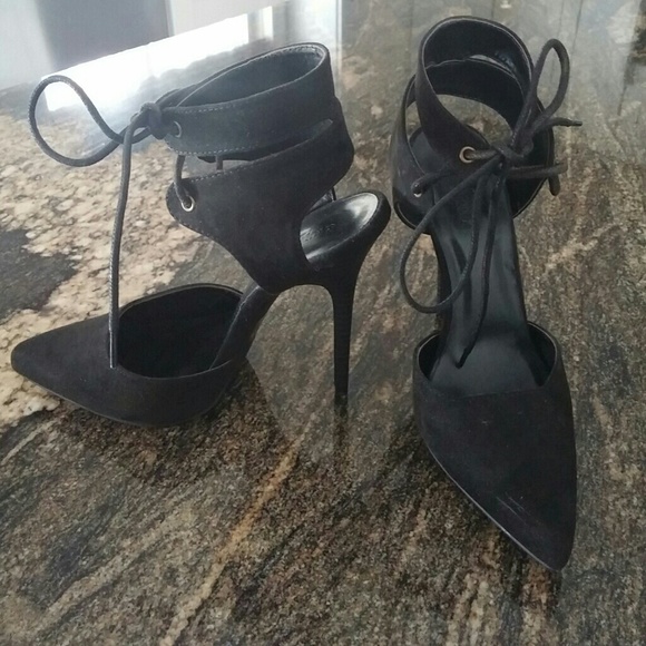 New black pumps
