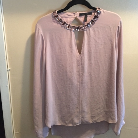 Bcbg maxazria key hole blouse with open back