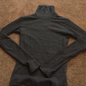 Brandy Melville turtle neck