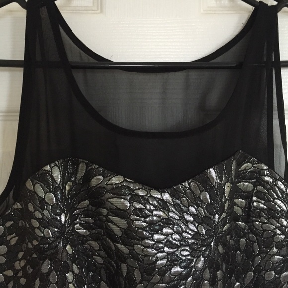 Beautiful dress! - Picture 2 of 4