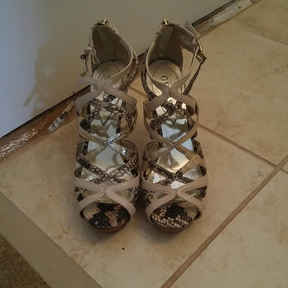 Guess Shoes - Guess Pumps 💜