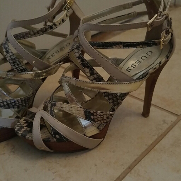 Guess Pumps 💜 - Picture 2 of 3