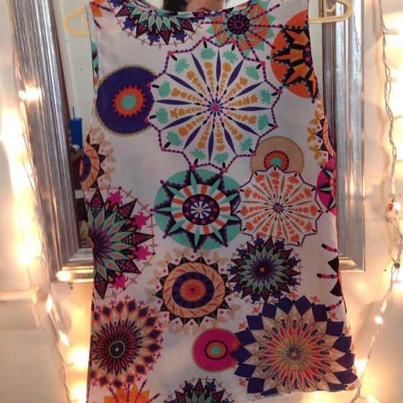 Geometric Pattern Tank Top - Picture 3 of 3