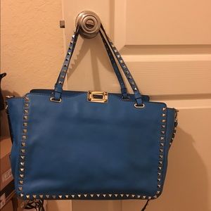 *** SOLD***Valentino rockstuds medium leather tote