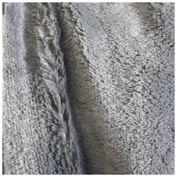 ❤️ Gray Soft Cozy Infinity Scarf - Picture 4 of 4