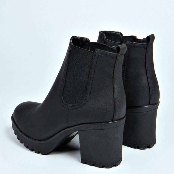 ❌SOLD ON Ⓜ️❌ Chunky Cleated Heel Chelsea Boots - Picture 2 of 4