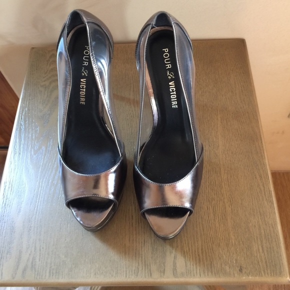 Por La Victoire Designer Metalic Peep Toe Shoes