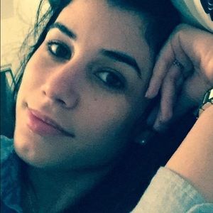 Meet your Posher, Leyda