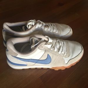 Womens Nike Lifestyle Shoes