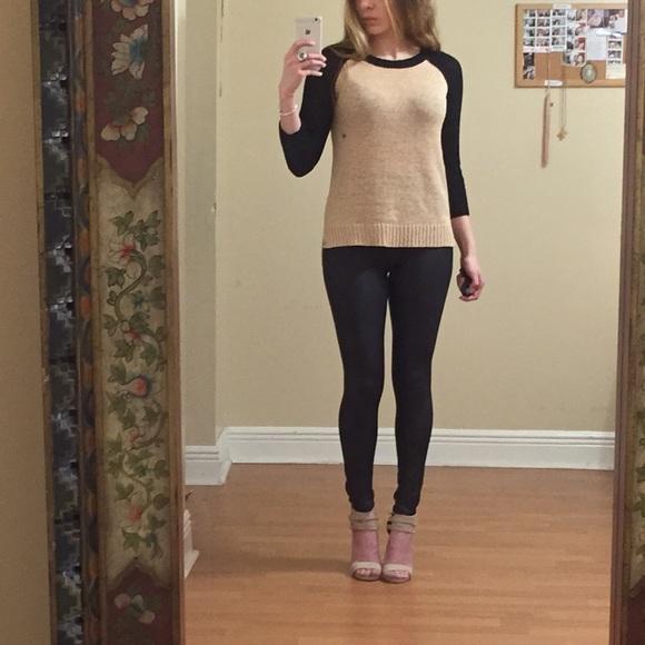 ✨NWT The Limited tan sweater with black sleeves - Picture 2 of 4
