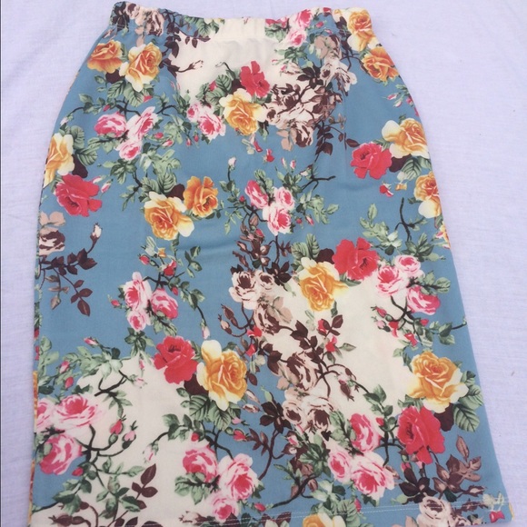 SOLD Floral Pencil Skirt - Picture 2 of 3