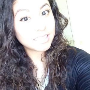 Meet your Posher, Dafne