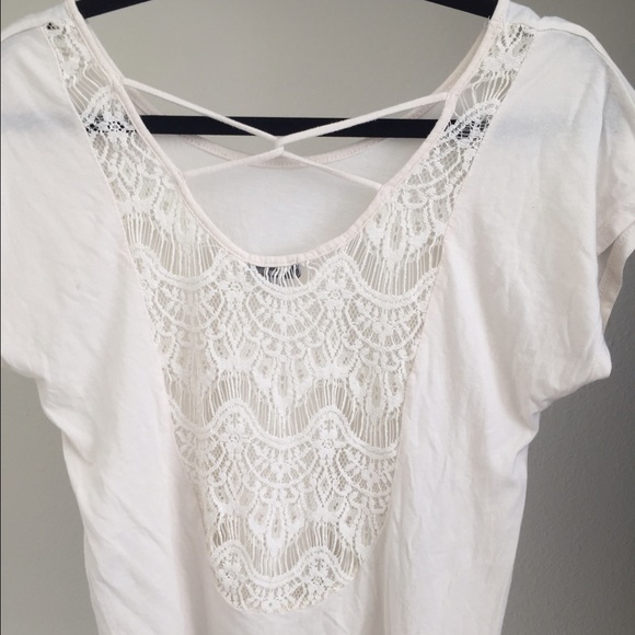White Top with Lace Back⭐️ - Picture 4 of 4