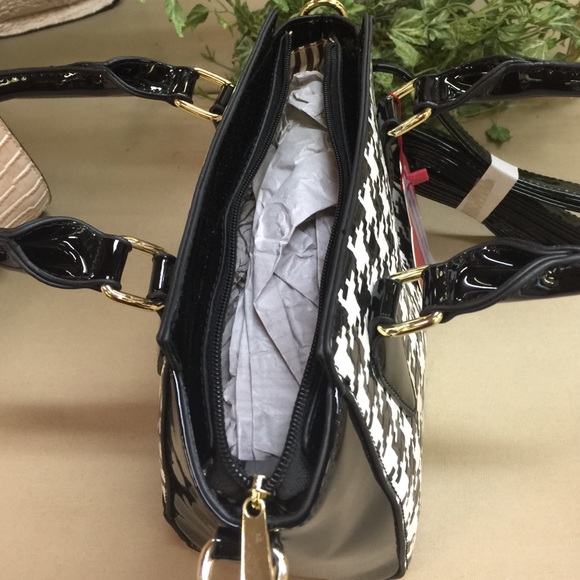 🌹 Rimen & Co. Handbag 🌹 - Picture 3 of 4