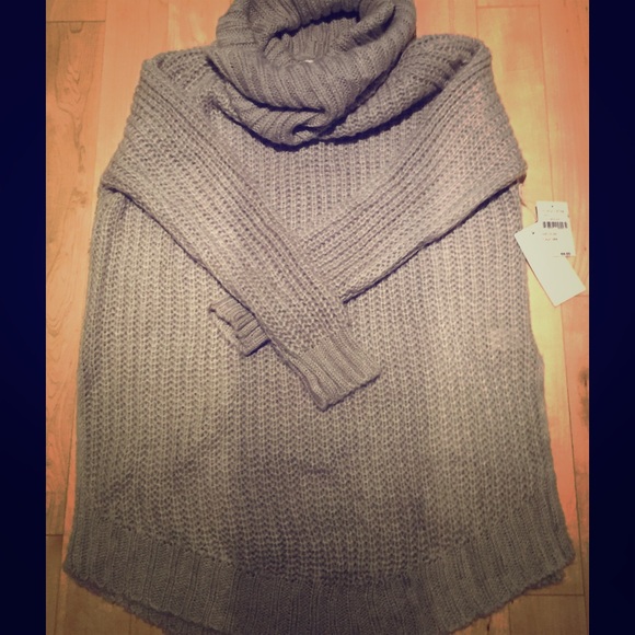 Oversized cowl turtleneck